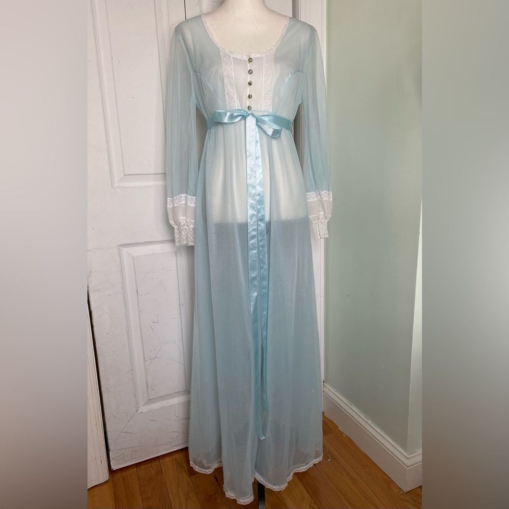 1950s Baby Blue & Lace Romantic Vanity Fair Robe